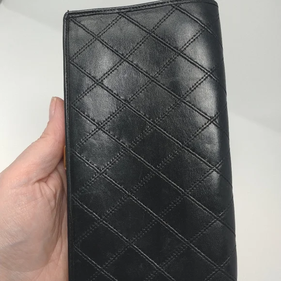 CHANEL Quilted Diamond pattern CC Gold Black Bifold Wallet with Chanel Box - Picture 16 of 17